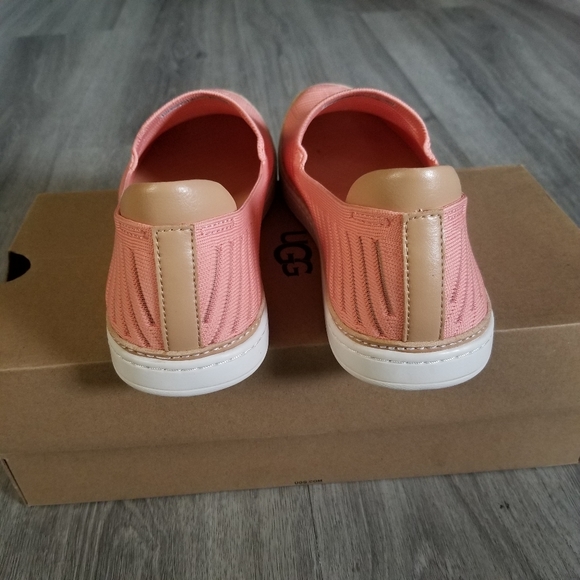 UGG Sammy Breeze Slip-on Sneakers. - Picture 4 of 7